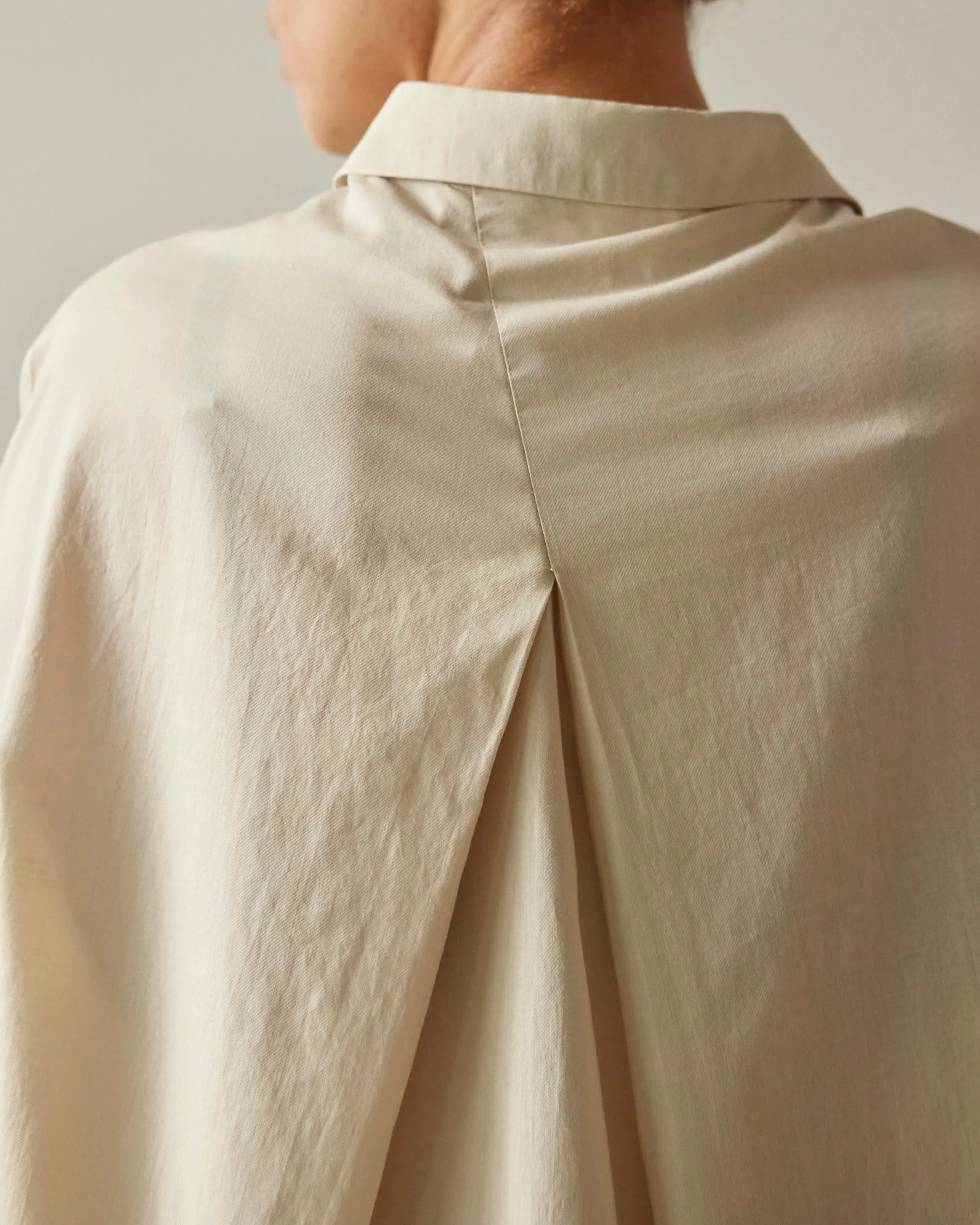 7115 Airy Flat Hem Button Down, Oyster