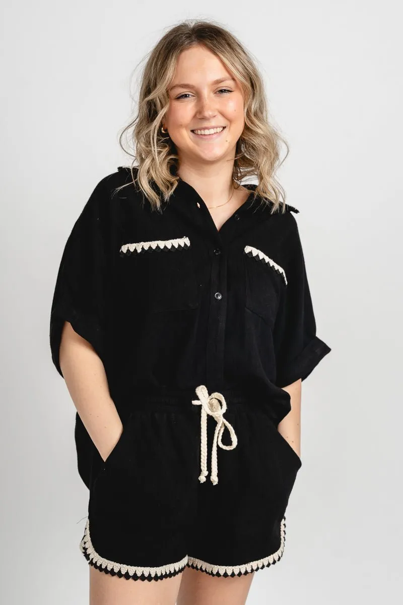 Embroidered short sleeve top black