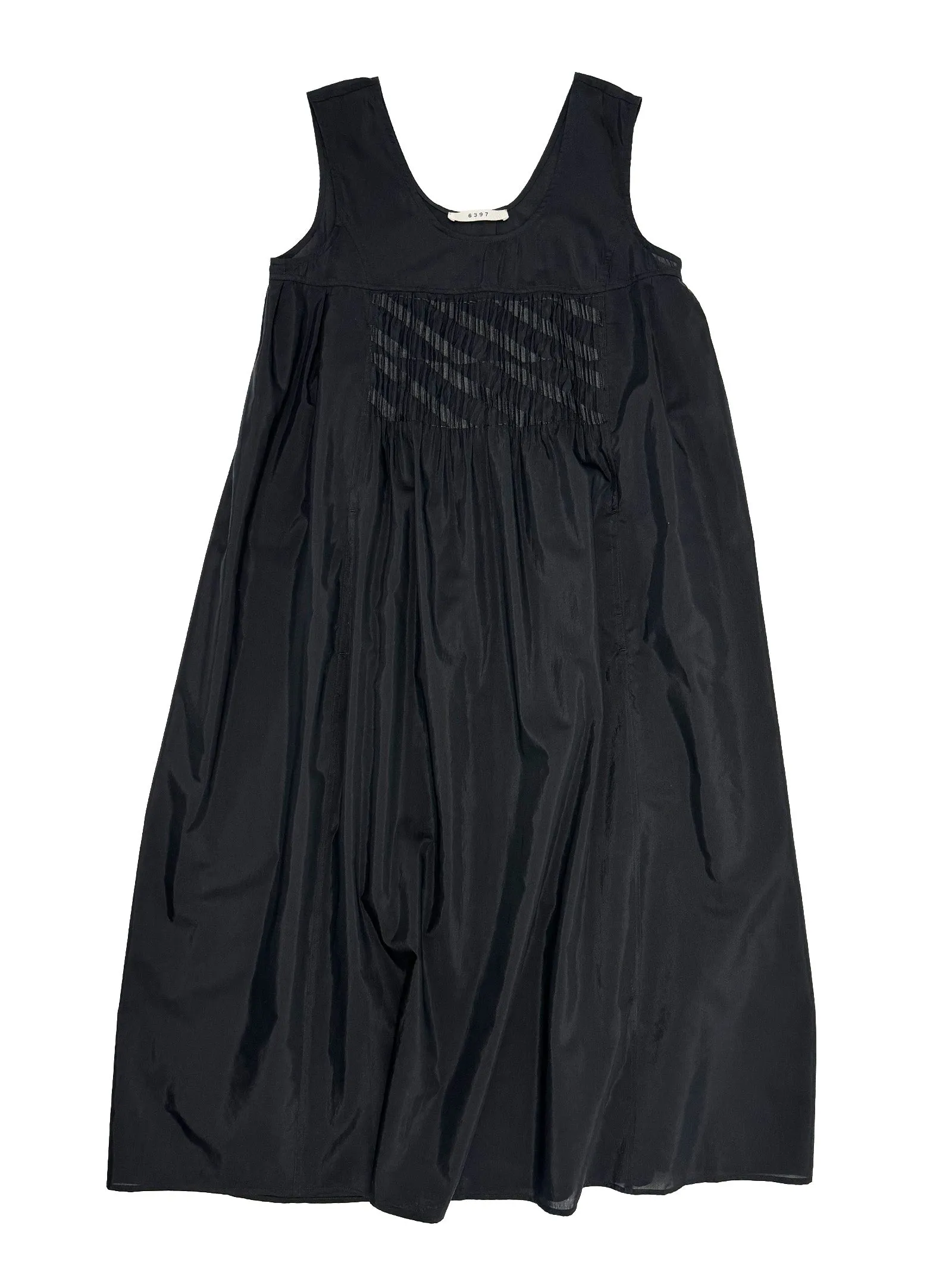 Sleeveless Pleated Embroidery Dress in Black