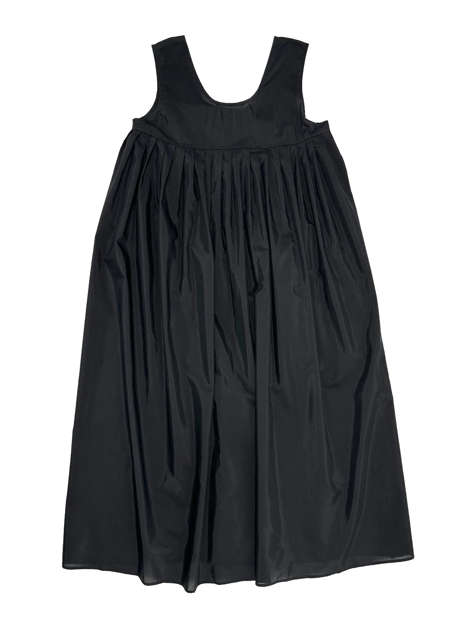 Sleeveless Pleated Embroidery Dress in Black