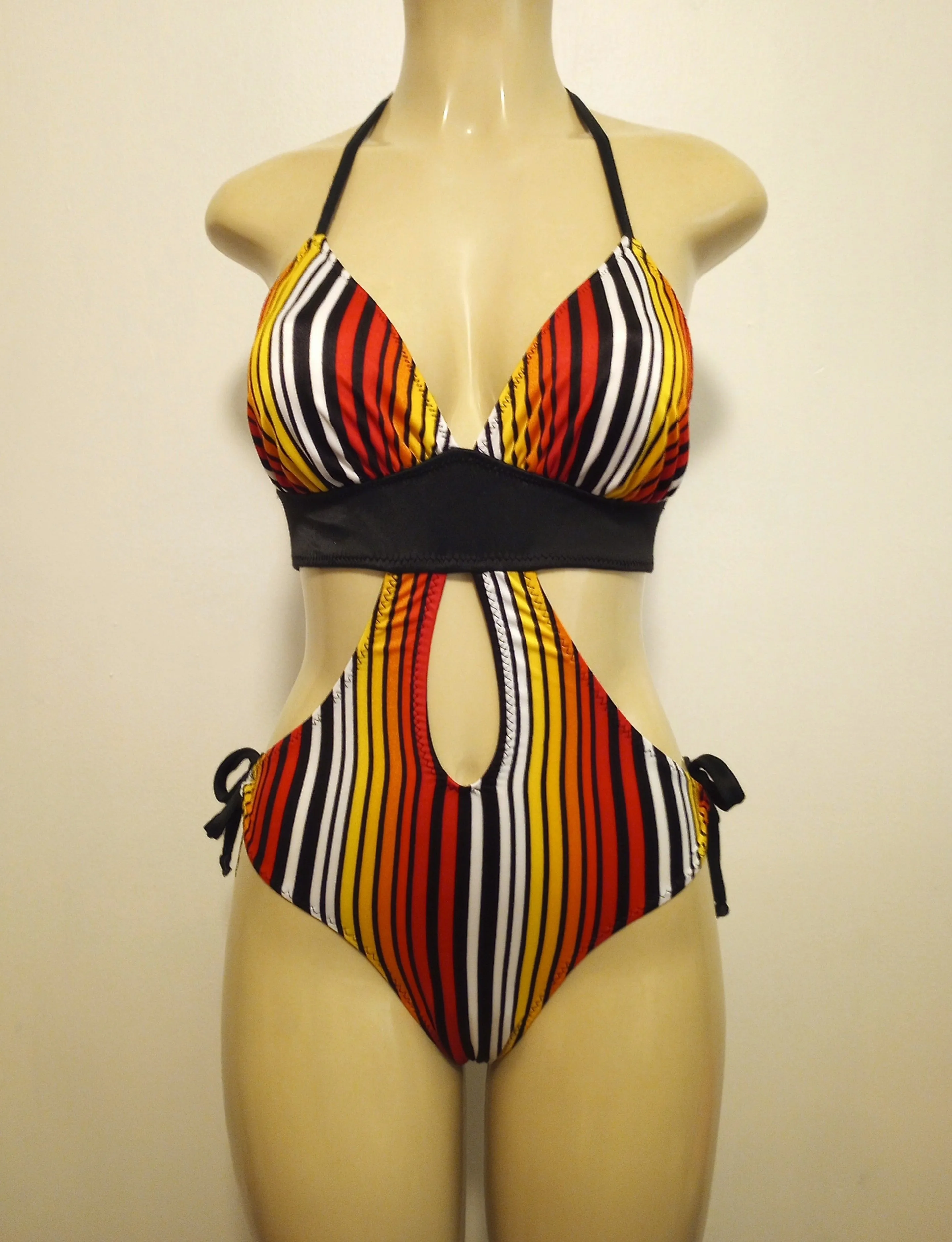 Triangle Keyhole Cutout Monokini Swimsuits