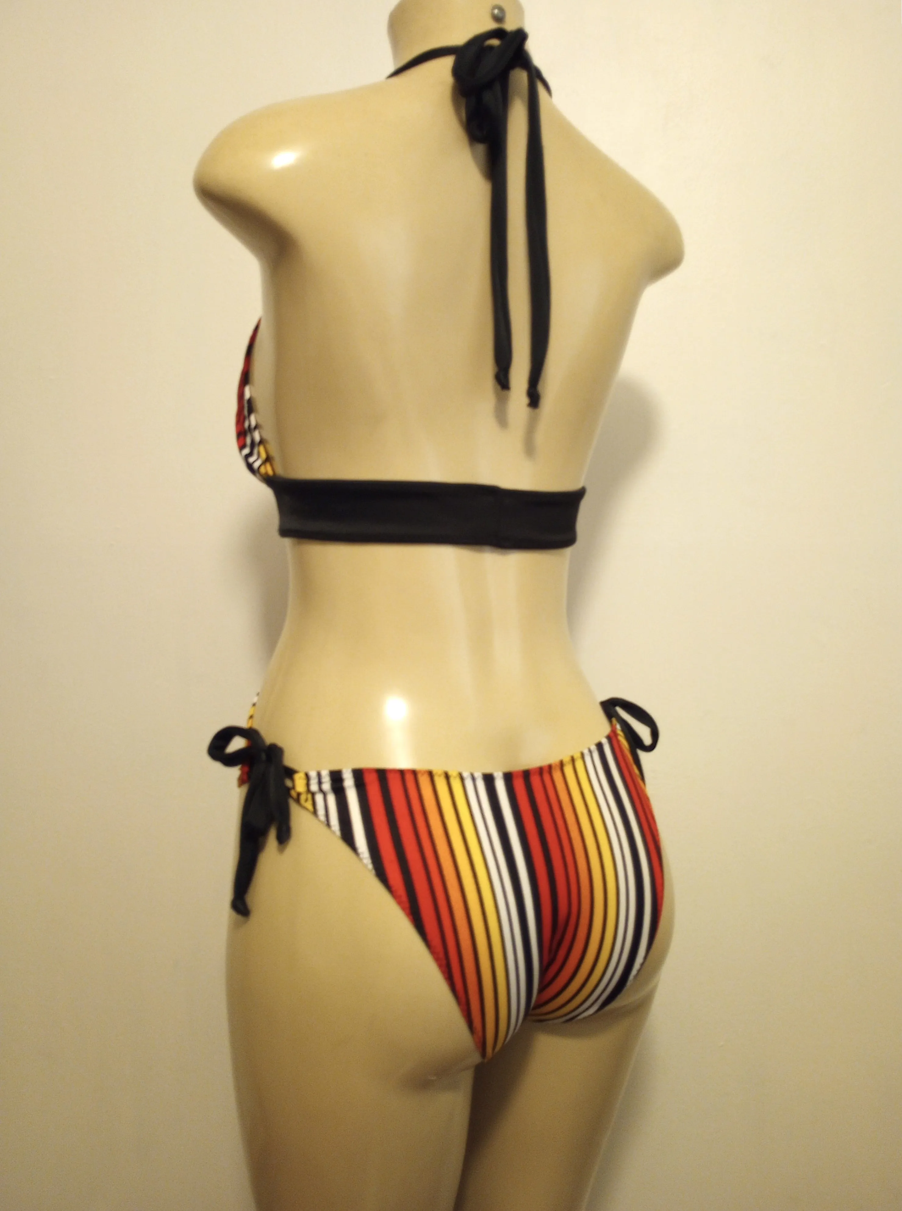 Triangle Keyhole Cutout Monokini Swimsuits