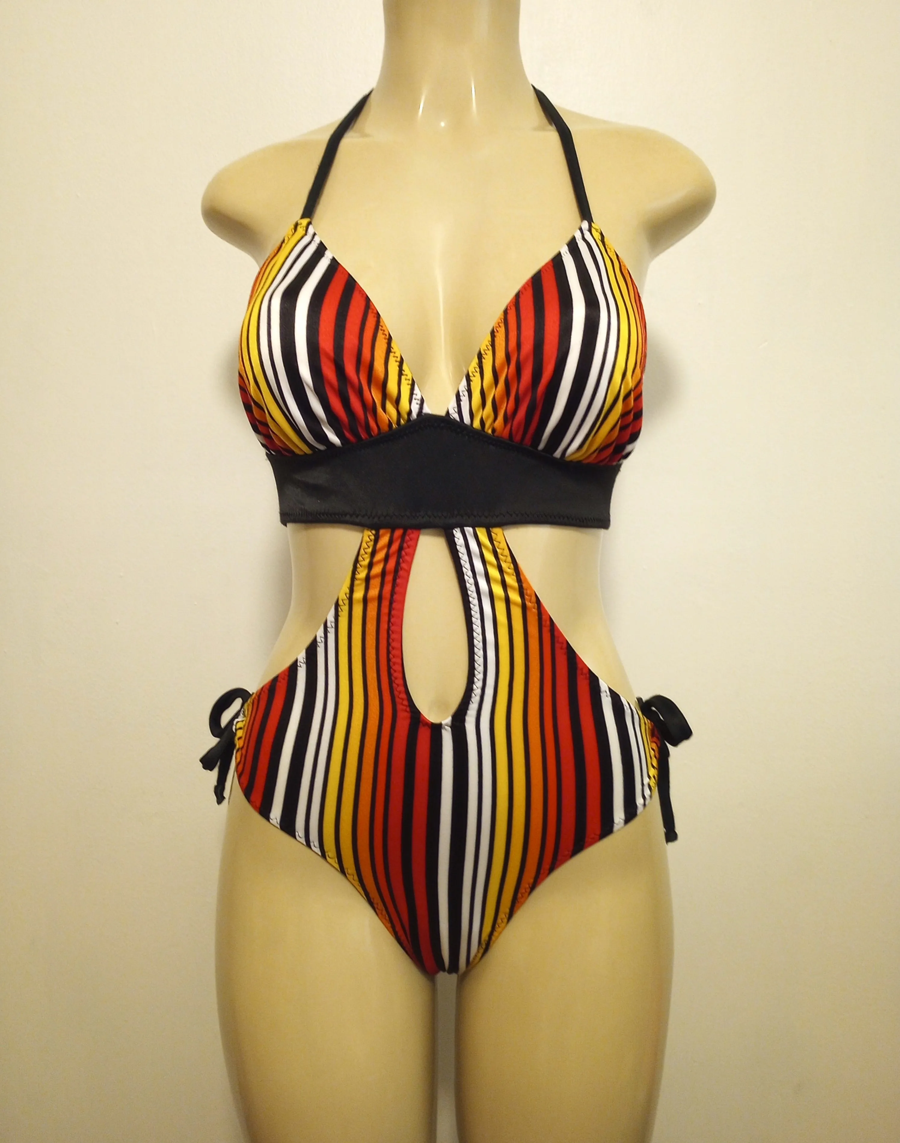 Triangle Keyhole Cutout Monokini Swimsuits
